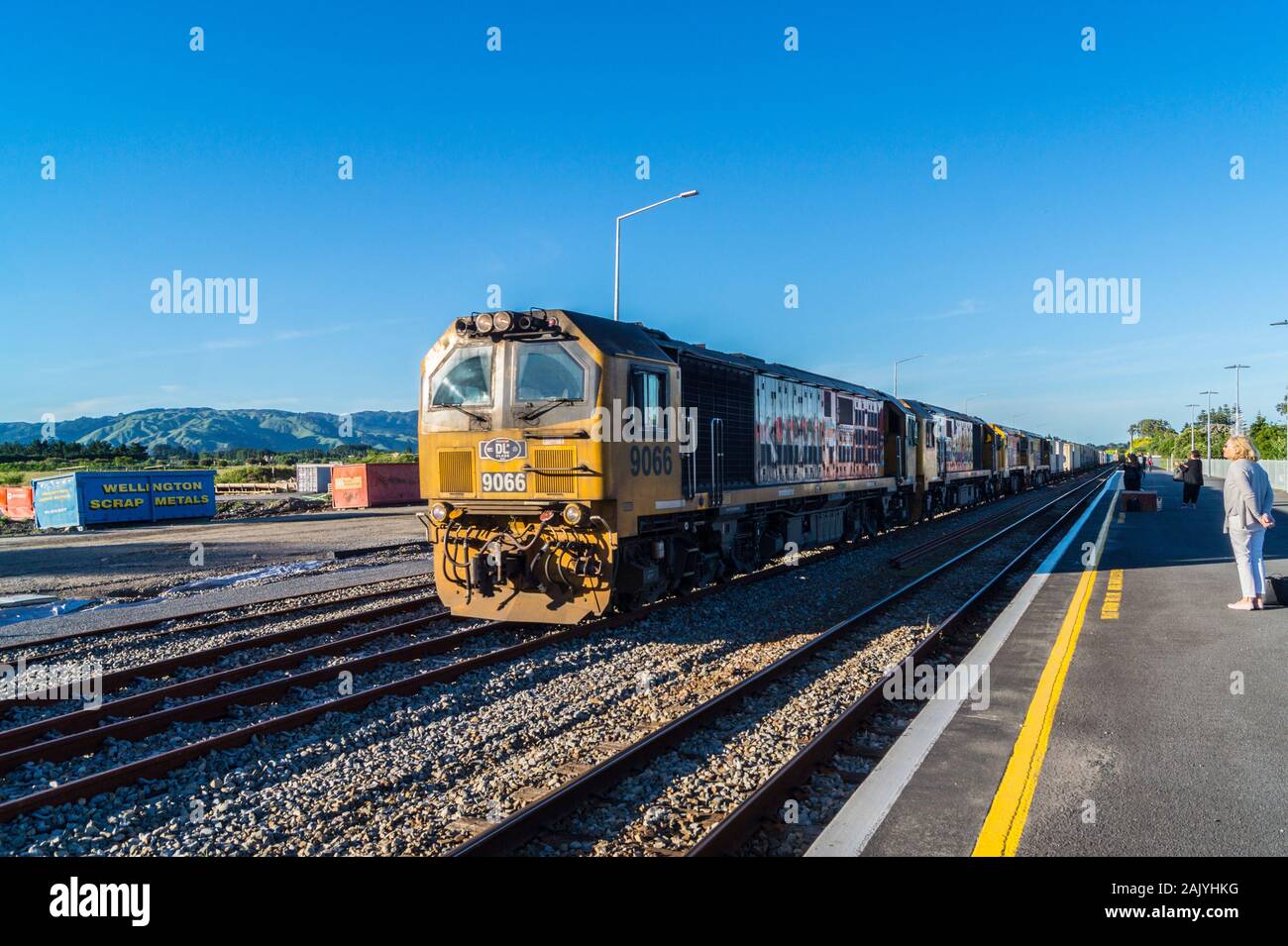 DL class diesel-electric locomotive no. 9066 hauling goods, Ōtaki station, North Island, New Zealand Stock Photo
