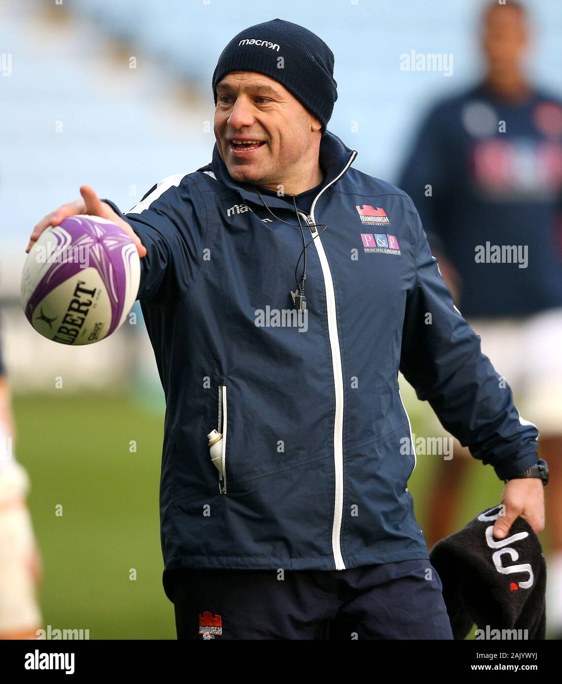 Edinburgh rugbys head coach richard cockerill hi-res stock photography ...