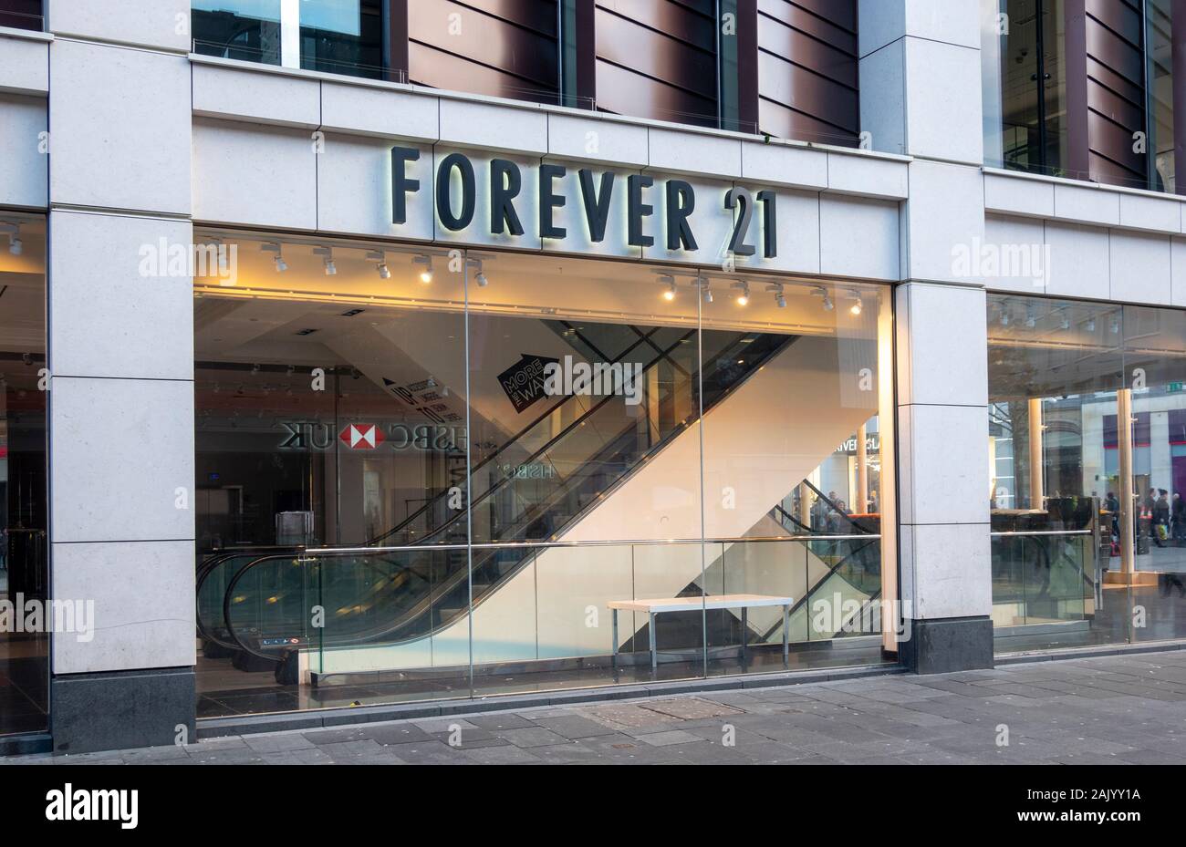 Forever 21 new york hi-res stock photography and images - Alamy