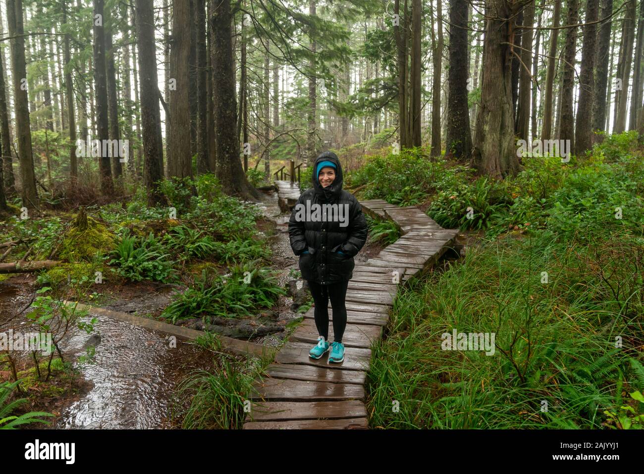 Woman hikes the Cape Flattery trail - Woman Hikes The Cape Flattery Trail The Furthest Point Northwest In The Lower 48 United States Olympic Peninsula Washington 2AJYYJ1 