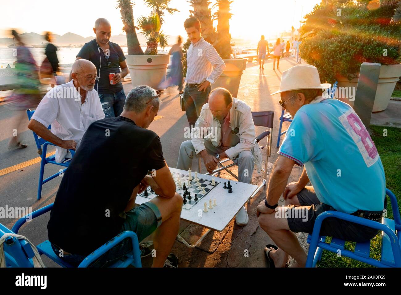 Male friends and spectators enjoy a game of chess, Boulevard de la Croisette, Cannes, Provence, France, Europe Stock Photo