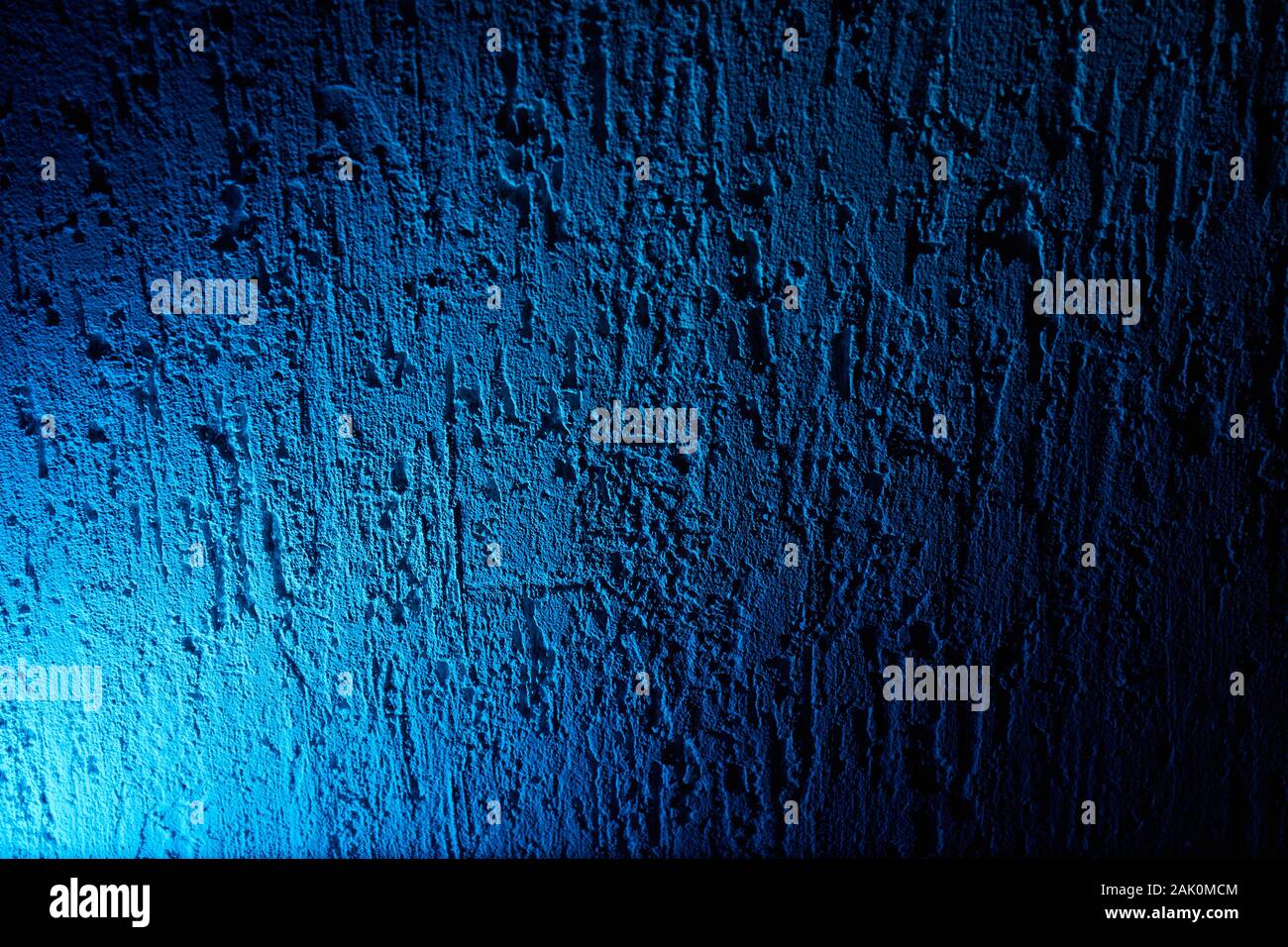 Light blue glow on a textural gradient background Stock Photo - Alamy