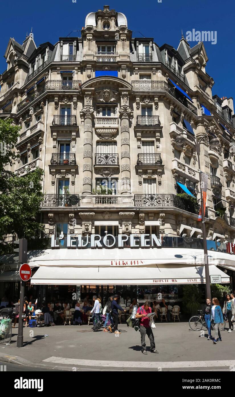 Europeen has stood across from the Lyon station in Paris for over a century.It has earned its reputation as a magnificent brasserie, specialized in Stock Photo