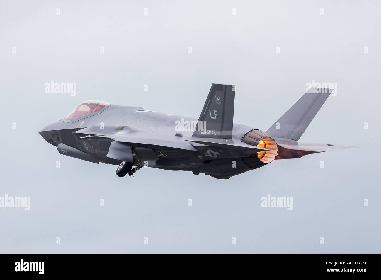 F35 fighter jet cockpit hi-res stock photography and images - Alamy