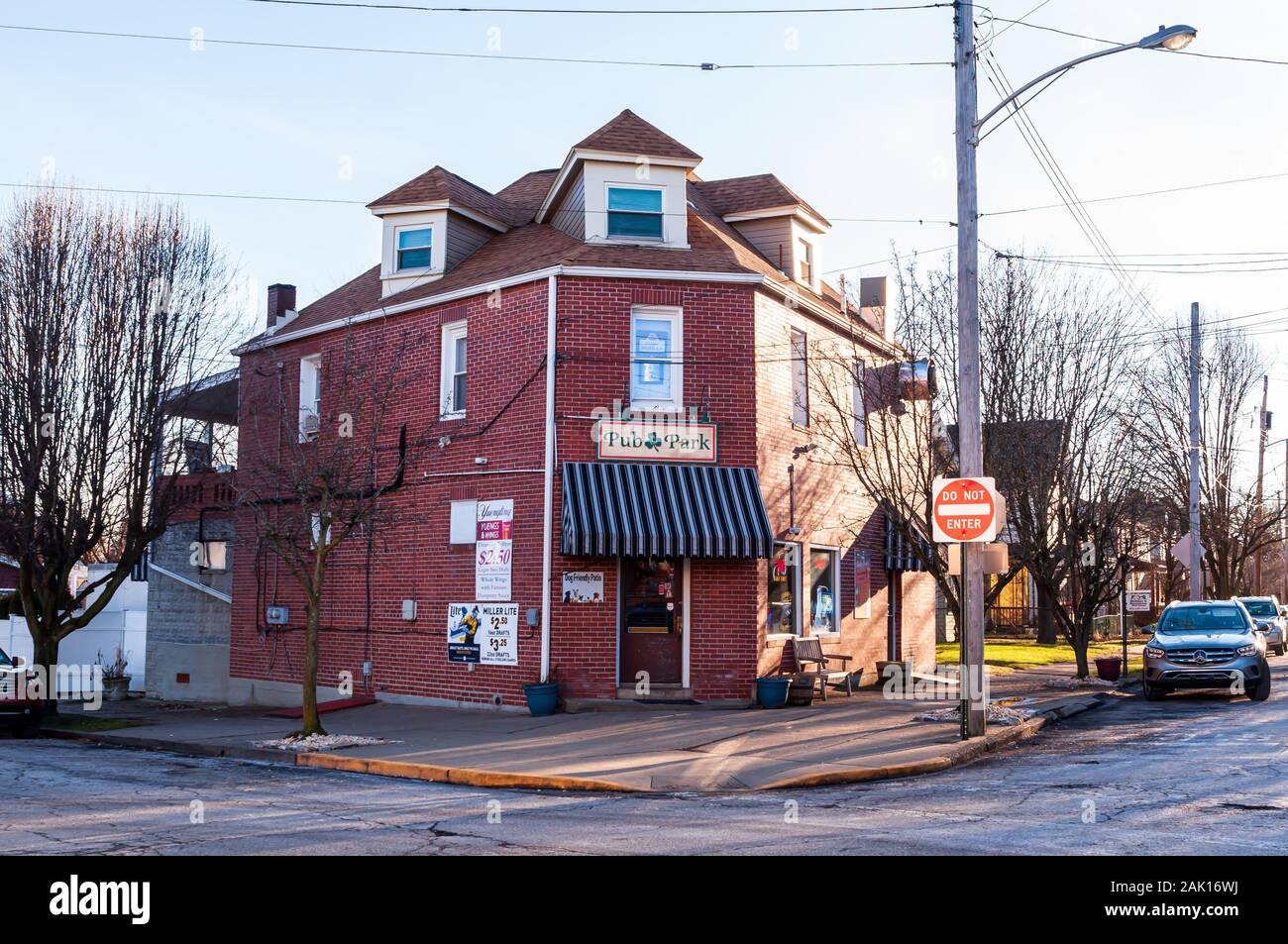 The Corner Bar High Resolution Stock Photography and Images Alamy