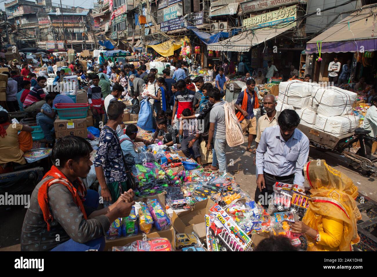 Congested street in Sadar Bazaar in the Old City of Delhi, India Stock Photo