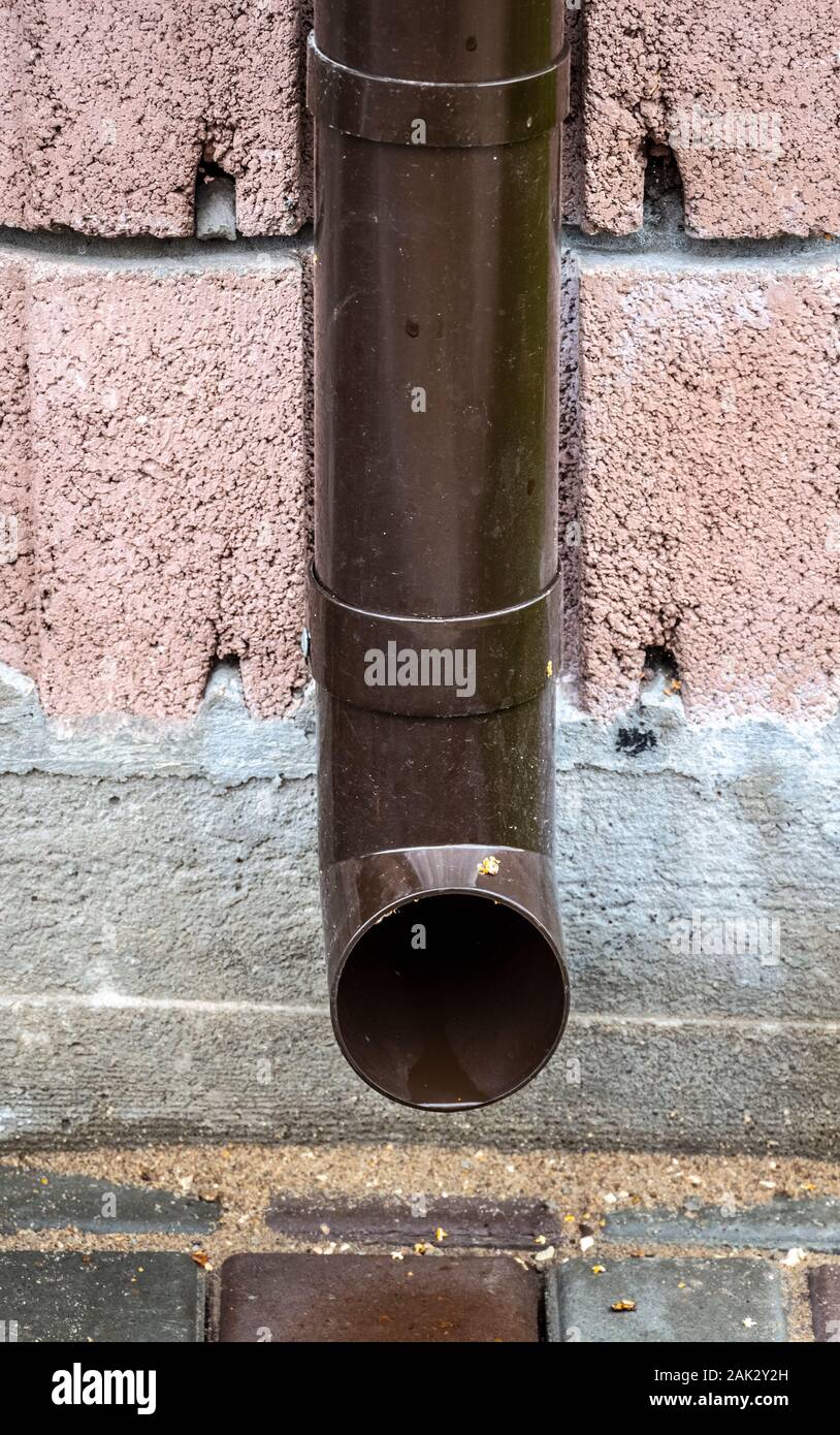 Drainpipe Wall Water Pipe High Resolution Stock Photography And Images Alamy Drainpipe Wall Water Pipe High Resolution Stock Photography And Images Alamy