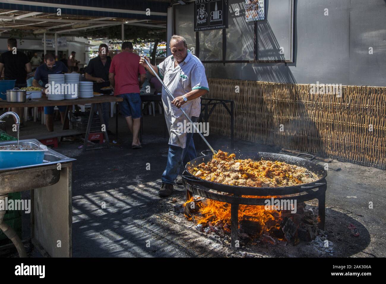 Provinz Malaga/Nerja: Paella im Restaurant 'Ayo' am Strand Playa de Burriana, Andalusien | usage worldwide Stock Photo