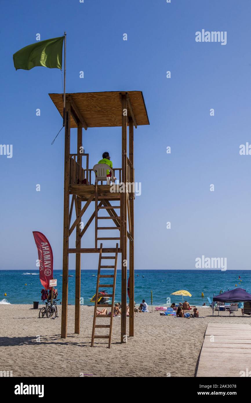 Provinz Malaga/Nerja: Rettungsschwimmerturm am Strand Playa de Burriana, Andalusien | usage worldwide Stock Photo