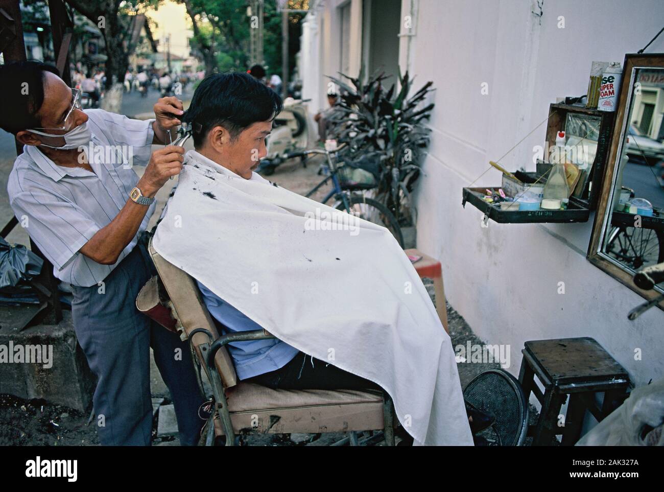 Sidewalk Hairdresser High Resolution Stock Photography And Images Alamy