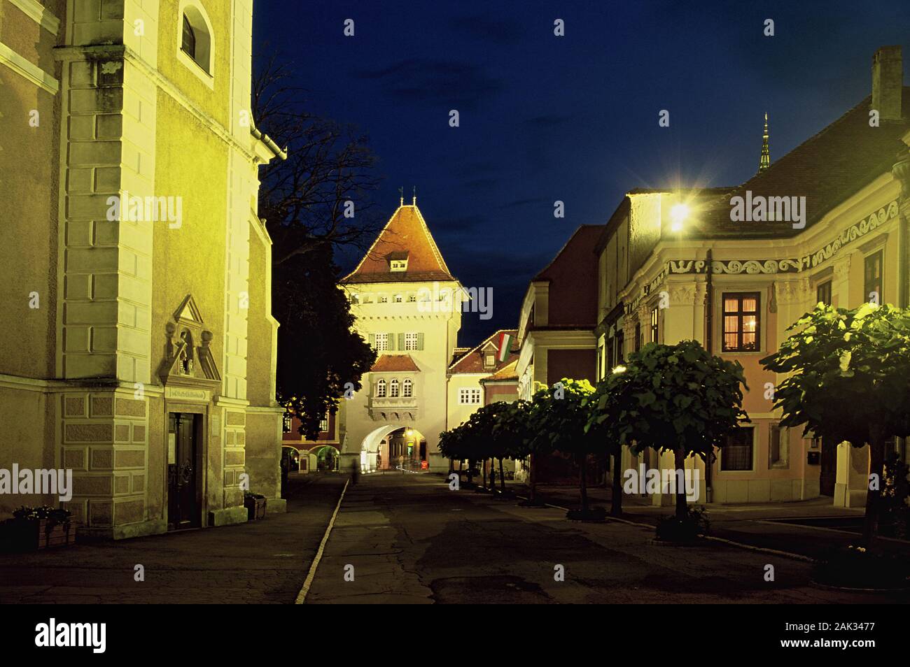 The illumunated Hero's Gate is an entrance to the Old Town of Köszeg, Hungary. (Undated picture) | usage worldwide Stock Photo
