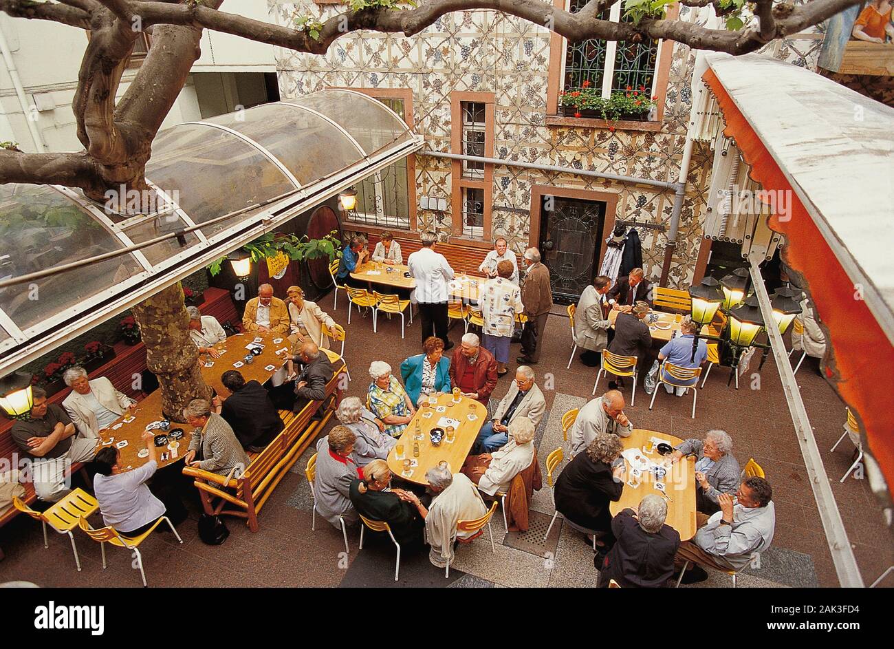 The 'Gemalte Haus' in the Schweizer Strasse is one of the typical Apfelwein pubs in Sachsenhausen in Frankfurt on the Main, Germany. (undated picture) Stock Photo