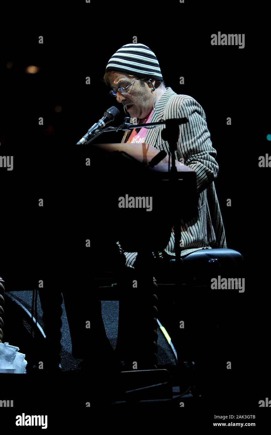 Lucio dalla hi-res stock photography and images - Alamy