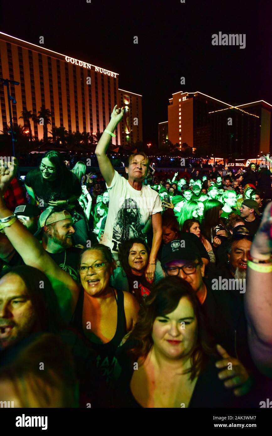 Las Vegas Concert Crowd Stock Photo Alamy