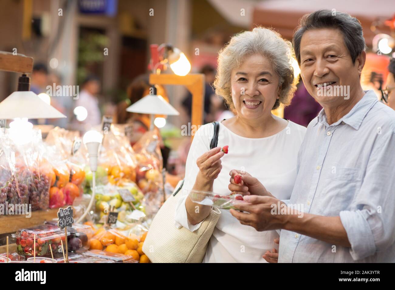Happy senior Chinese couple relaxing in street market Stock Photo - Alamy