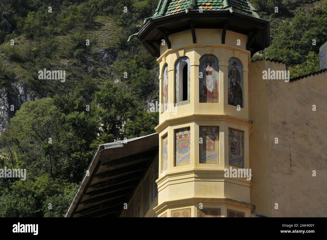 Turm des Ansitz Löwengang in Margreid, Südtirol, Italien | usage worldwide Stock Photo