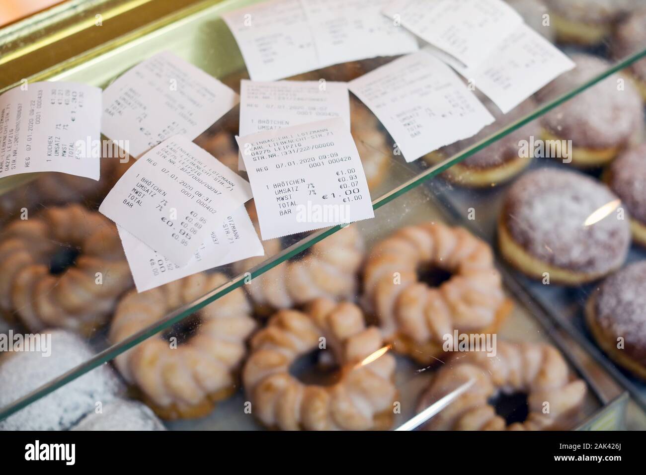 07 January 2020, Saxony, Leipzig: Remaining receipts lie on the counter of a pastry shop. Just a few days after the controversial obligation to pay receipts came into force, the regulation has met with criticism, especially from bakeries. Customers would not take the vouchers with them and the bakeries would have to throw away the freshly printed voucher right away, according to representatives of the bakers' guild. Since 1 January, merchants have had to hand over a receipt to their customers. The law on cash registers passed in 2016 is intended to combat tax fraud, for example through manipul Stock Photo