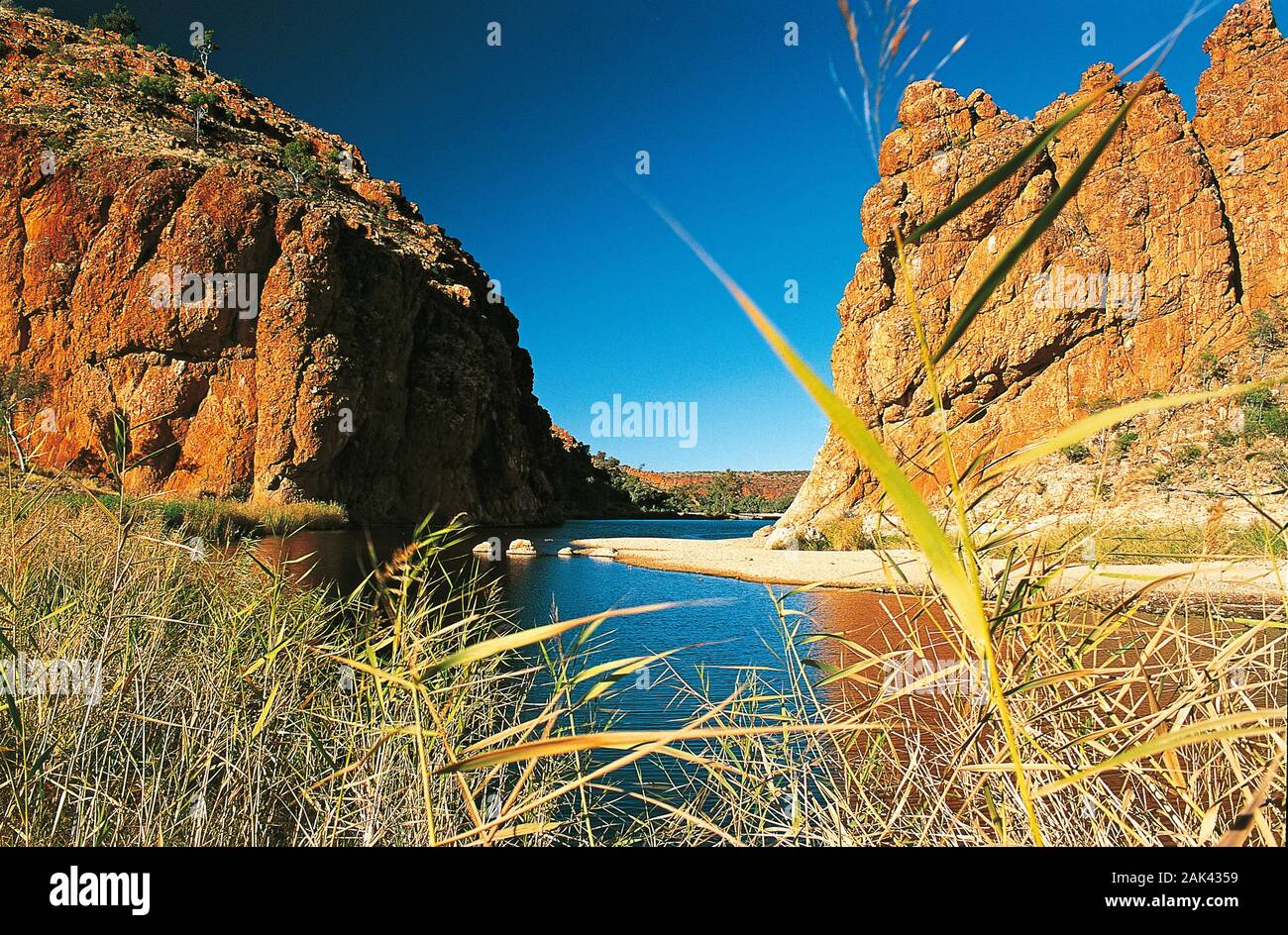 Schlucht 'Glen Helen Gorge' zwischen den Bergketten MacDonnell Ranges, Australien | usage worldwide Stock Photo