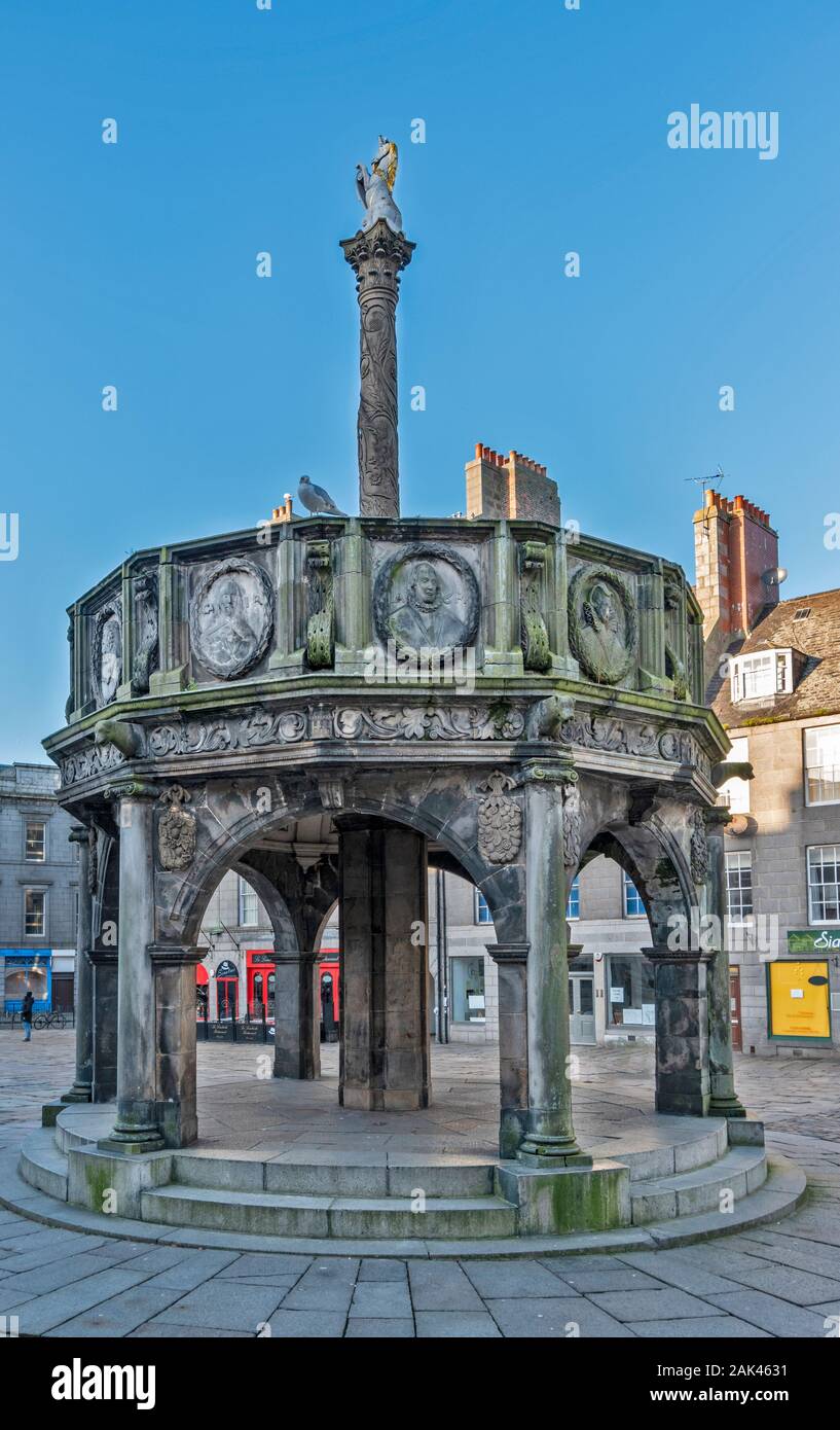 ABERDEEN CITY SCOTLAND THE MERCAT OR MARKET CROSS WITH UNICORN IN WHITE AND GOLD Stock Photo