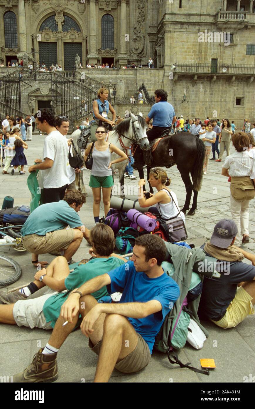 Northern Spain: Santiago de Compostela - Tired pilgrims at the Praza do Obradoiro | usage worldwide Stock Photo