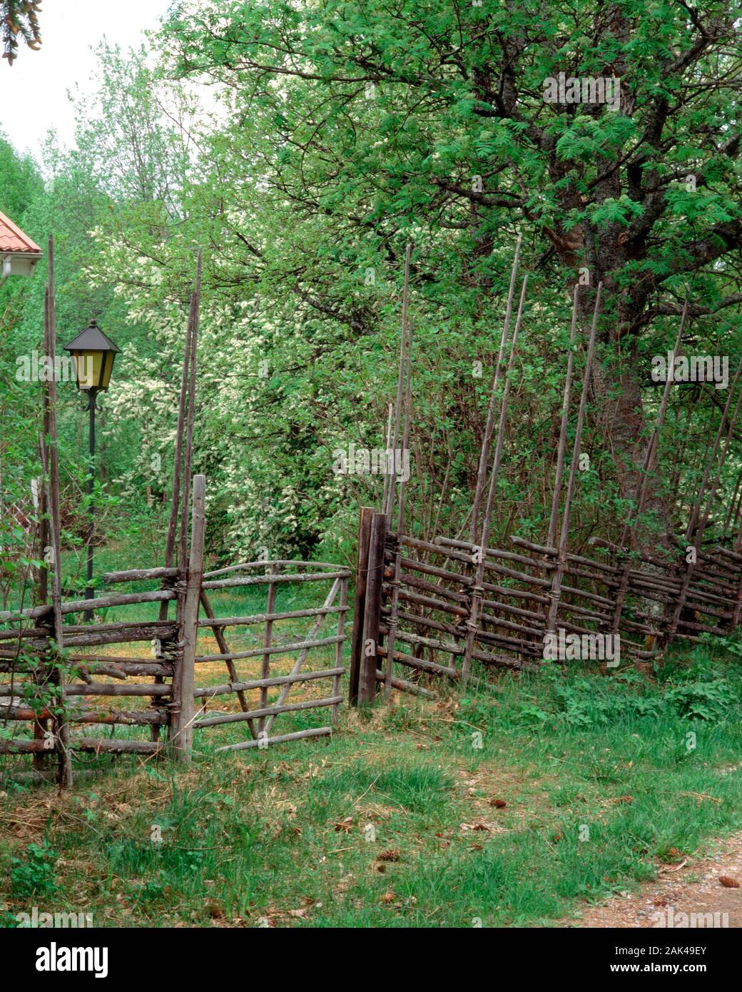 Wooden fence with gate hi-res stock photography and images - Alamy
