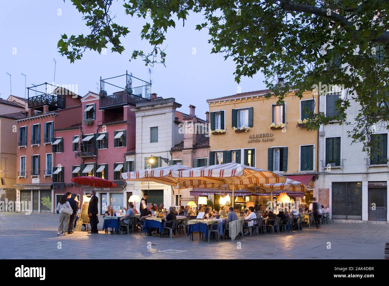Restaurant 'Albergo' auf dem Campo Santa Margherita, Venedig | usage worldwide Stock Photo