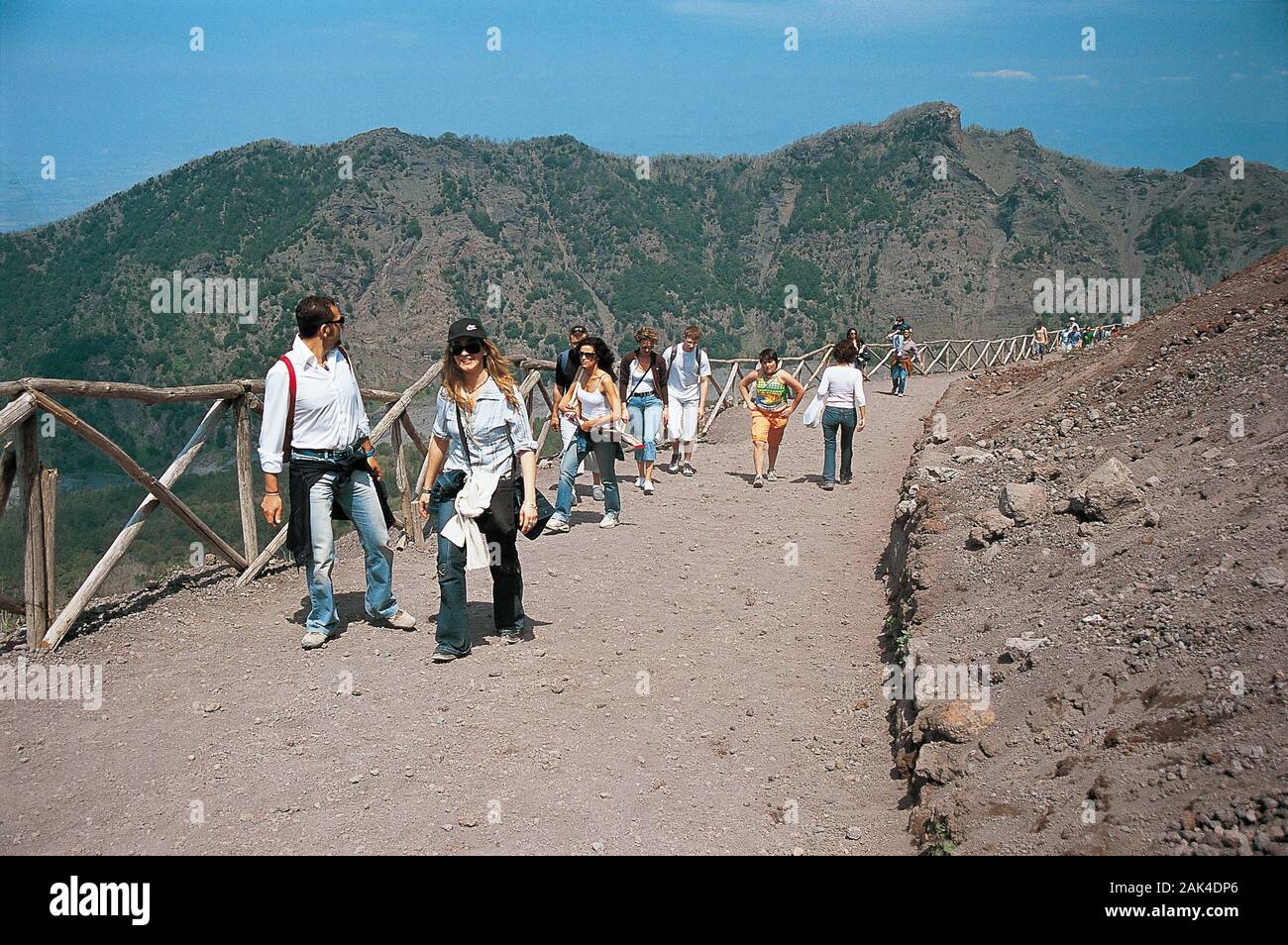 Spaziergang zum Vesuv-Kraterrand, Italien | usage worldwide Stock Photo