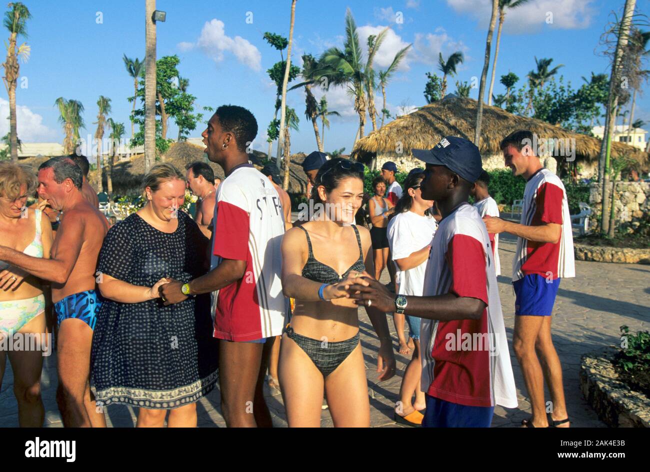 Dominican Republic: dance-animations in \, image size:1300x945