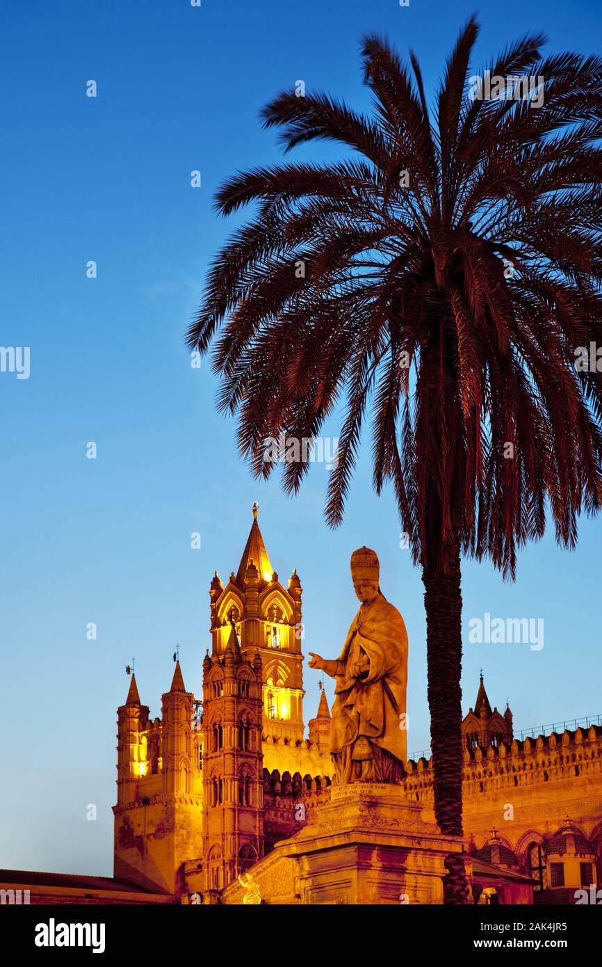 Kathedrale von Palermo, am Abend, Sizilien, Italien | usage worldwide Stock Photo