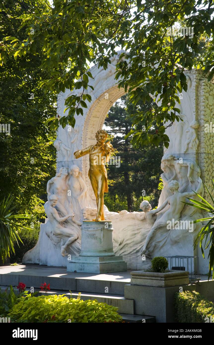 Johann-Strauß-Denkmal im Stadtpark, Wien, Österreich | usage worldwide ...