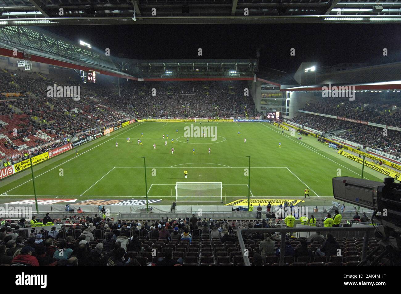 Fußballstadion Betzenberg in Kaiserslautern: Spiel 1. FC Kaiserslautern - Hansa Rostock, Pfalz, Deutschland | usage worldwide Stock Photo