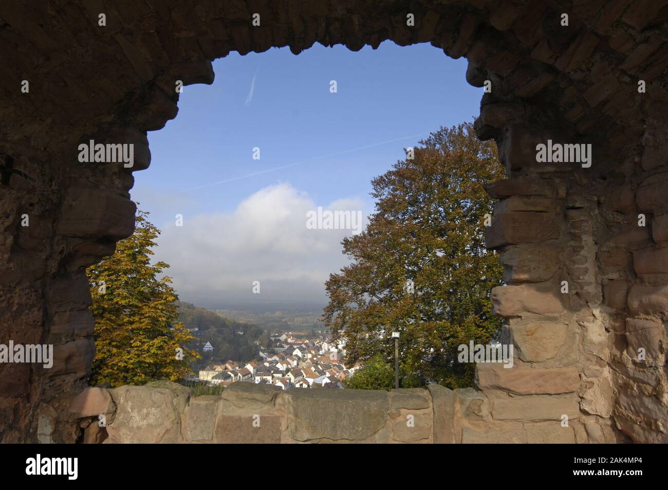 Blick von der Burg Nanstein auf Landstuhl, Pfalz, Deutschland | usage worldwide Stock Photo