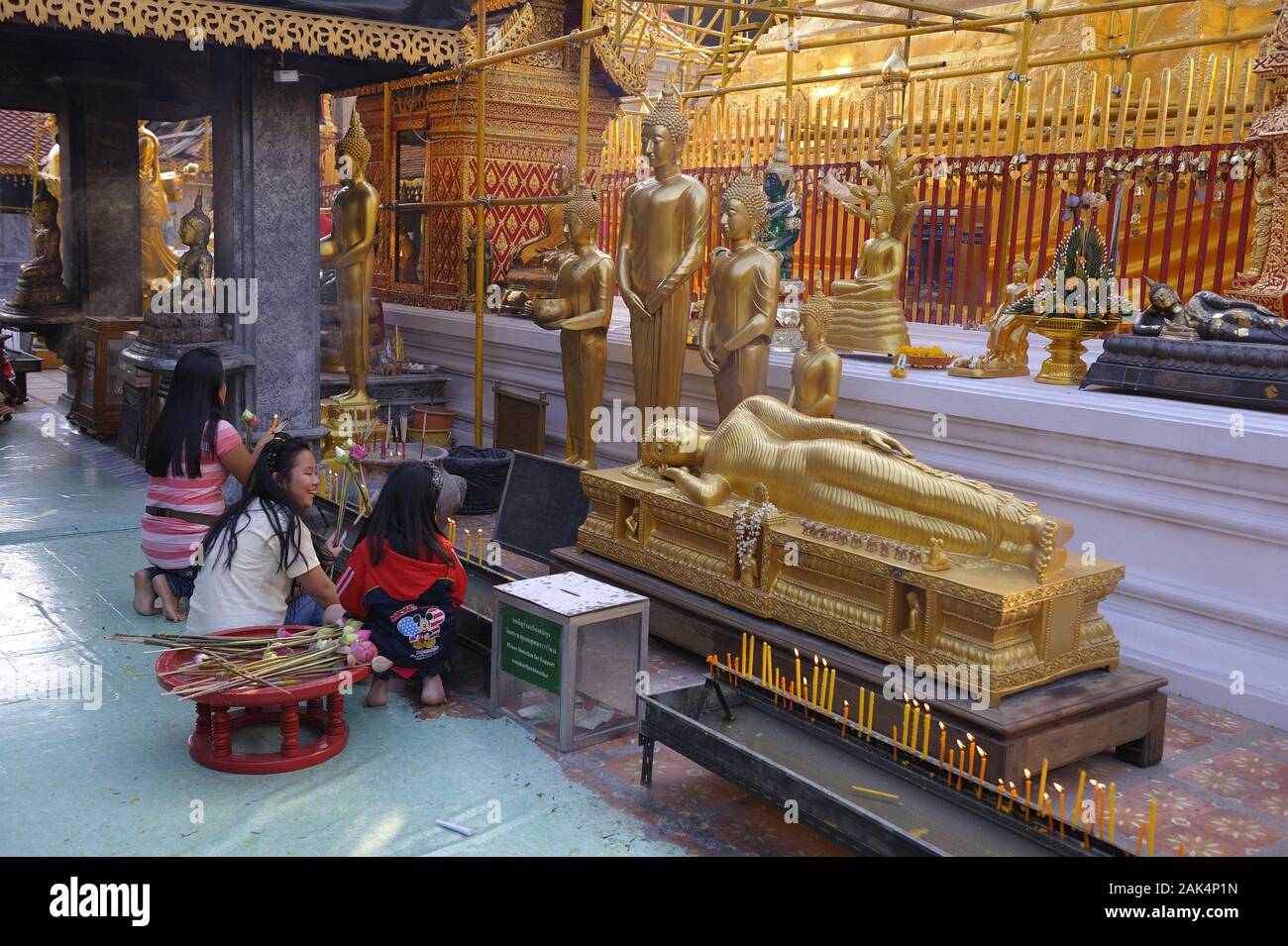 Chiang Mai: auf der Seite liegender Buddha im Wat Phra That Doi Suthep, Thailand | usage worldwide Stock Photo