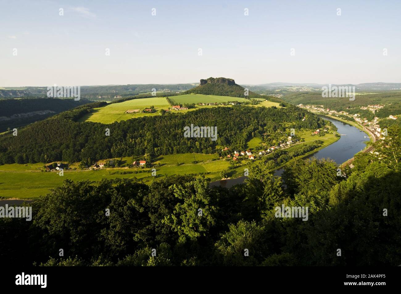 Königstein: Blick von der Festung Königstein auf den Berg Lilienstein, Symbol des Nationalparks Sächsische Schweiz, Dresden | usage worldwide Stock Photo