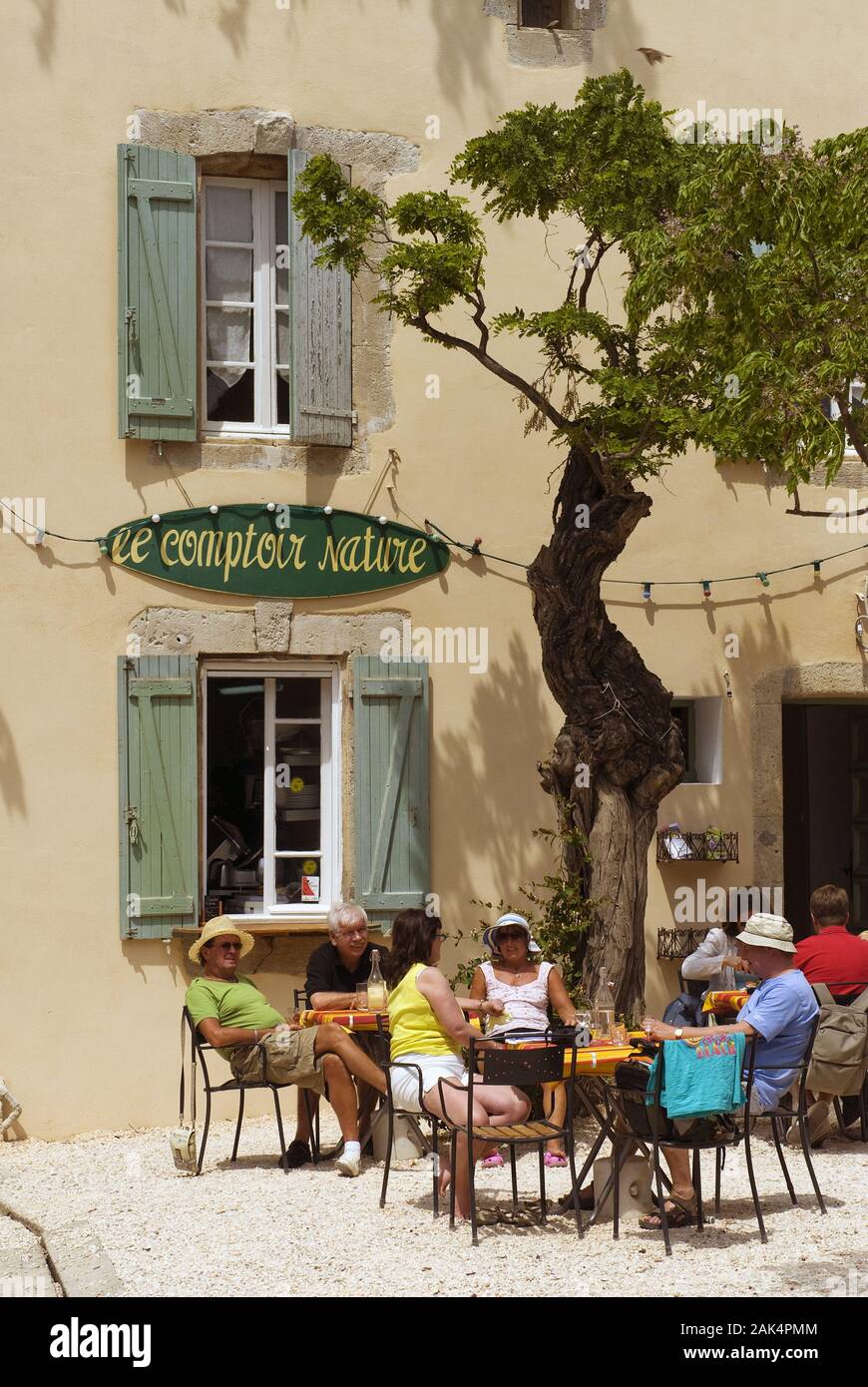 Restaurant-Bar "Le Comptoir Nature" in Le Somail, Südfrankreich | usage  worldwide Stock Photo - Alamy