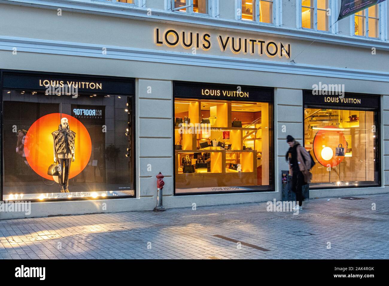 jeans Motivere ebbe tidevand Louis Vuitton Store. Shop selling luxury, designer bags & luggage on  Amagertorv 2, Copenhagen,Denmark Stock Photo - Alamy