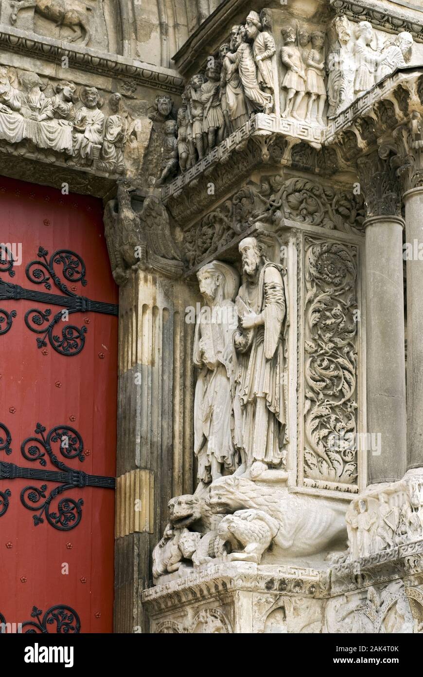 St-Gilles du Gard: romanisches Portal der Abtei | usage worldwide Stock Photo