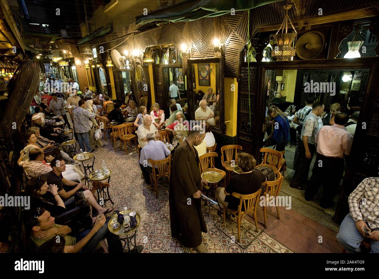Basar Khan el-Khalili im alten Stadtteil von Kairo: das Café 'El-Fishawi', Ägypten   G E S P E R R T | usage worldwide Stock Photo