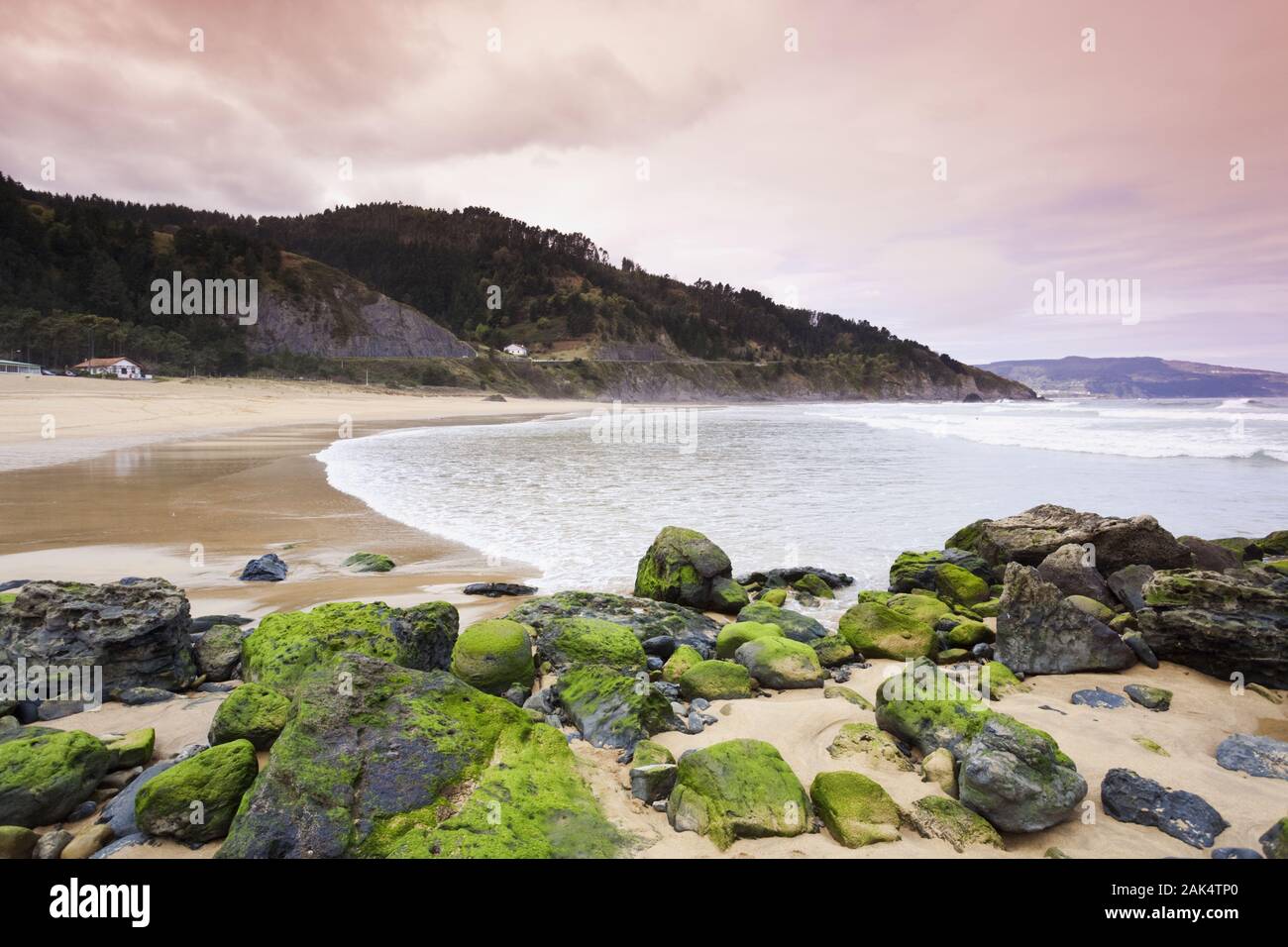 Playa de Laida neben der Flussmündung des Oka, Spanien Norden | usage worldwide Stock Photo