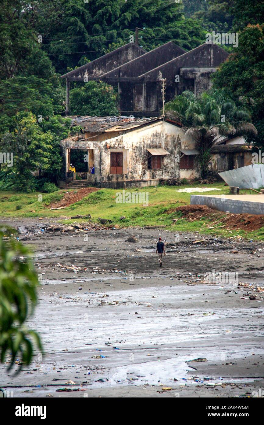 Conakry guinea slum hires stock photography and images Alamy