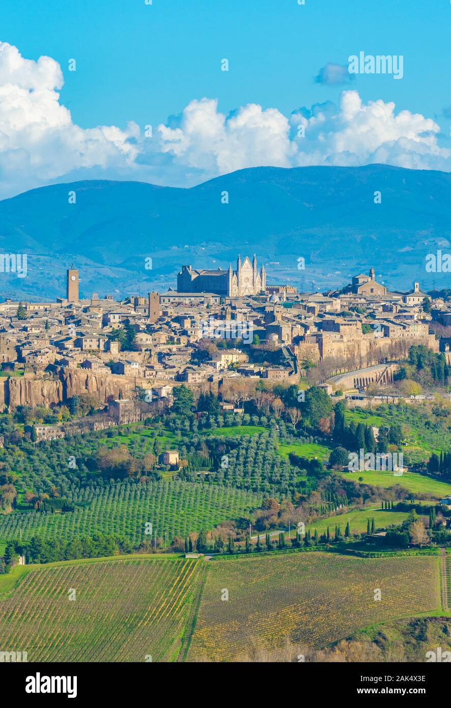orvieto-italy-the-beautiful-etruscan-and-medieval-stone-town-in