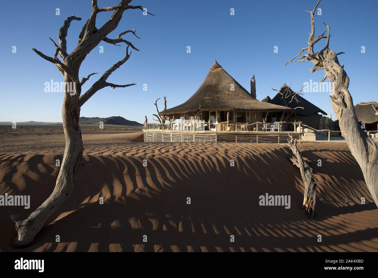 Sossusvlei: Lodge 'Little Kulala' am Rande der Namib-Wüste, Namibia | usage worldwide Stock Photo