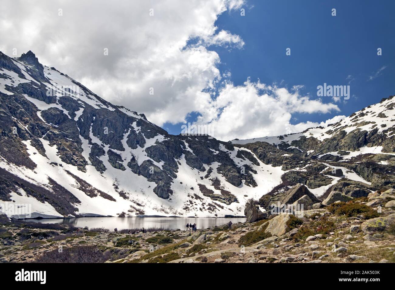 Schneebedeckte Berge am Lac de Melo im Restonica-Tal, Korsika | usage worldwide Stock Photo