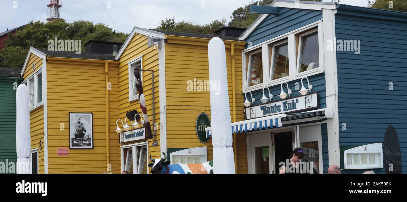 Helgoland: die Hummberbude 'Bunte Kuh', bekannteste Restaurant der Insel , Sonja Harbecke serviert Fischgerichte auf gehobenem Preisniveau, Nordseeküs Stock Photo