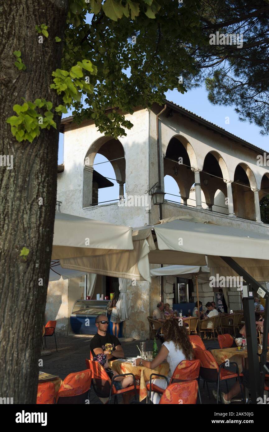Café/Restaurant in Garda, Gardasee | usage worldwide Stock Photo