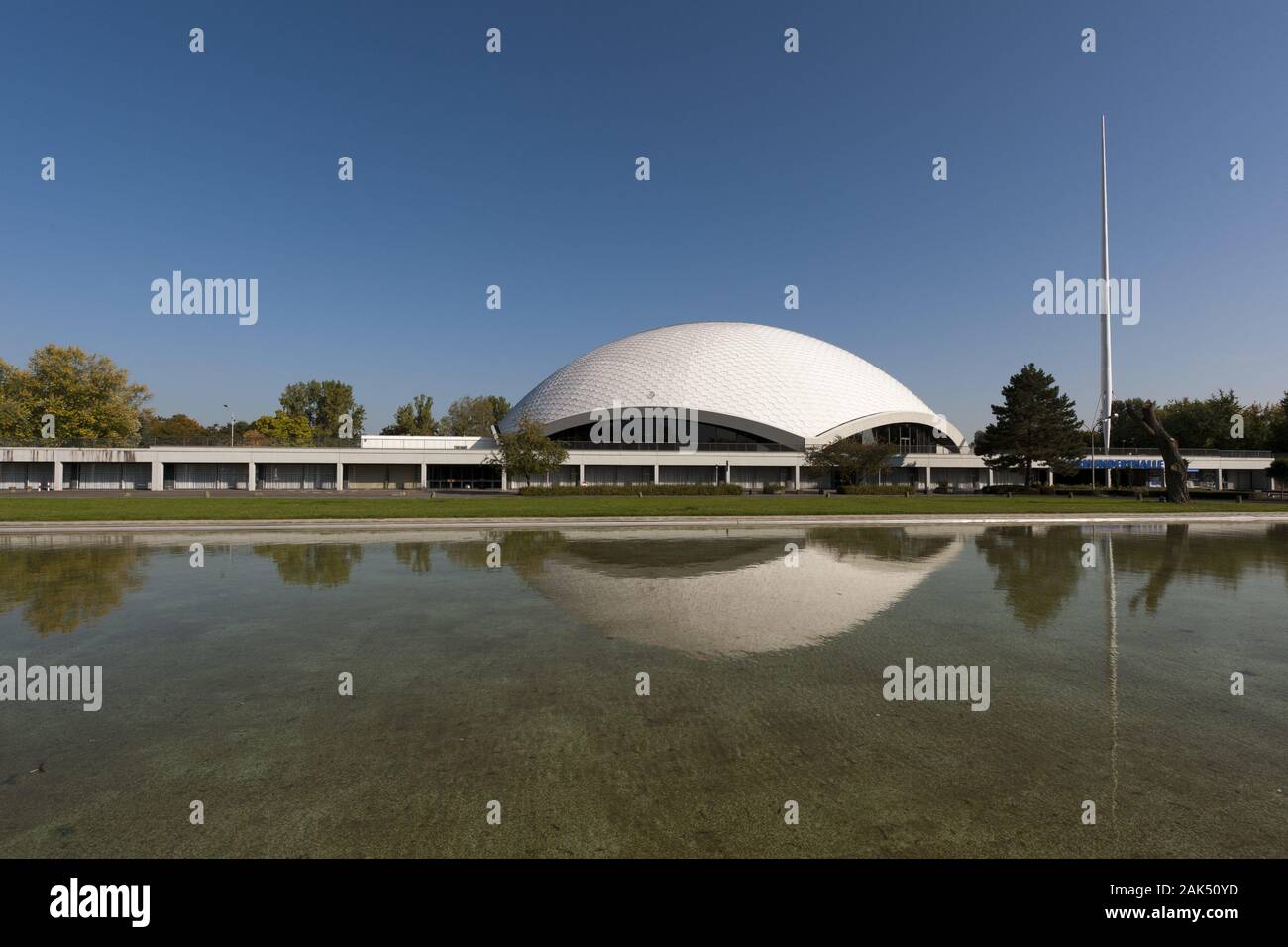 Jahrhunderhalle an der Pfaffenwiese, Kultur und Kongresszentrum in