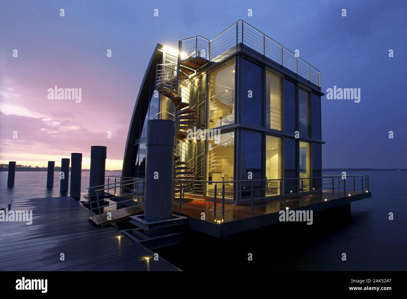 Schwimmendes Haus Im Wohnhafen Scado Am Geierswalder See