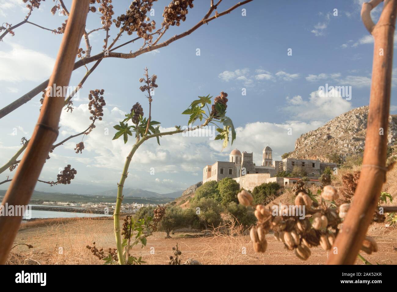 Kloster Gonia am Fuß der Halbinsel Rodopos bei Kolimbari, Kreta | usage ...