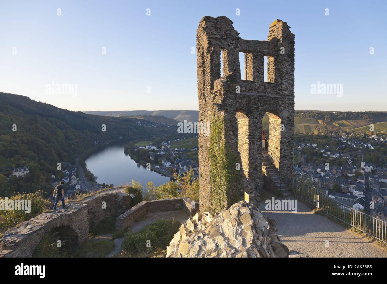 Ruine Grevenburg oberhalb von Trarbach mit Blick ueber das Moseltal, Mosel | usage worldwide Stock Photo