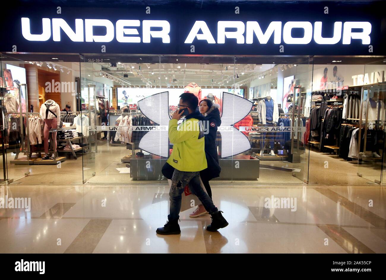 Under armour clothing hi res stock photography and images Alamy